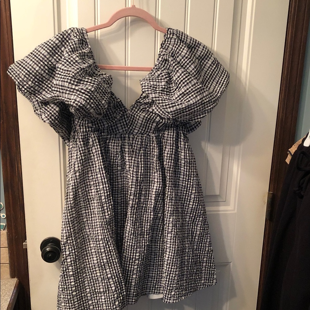 Moon River Black and White Gingham Ruffle V-neck dress
